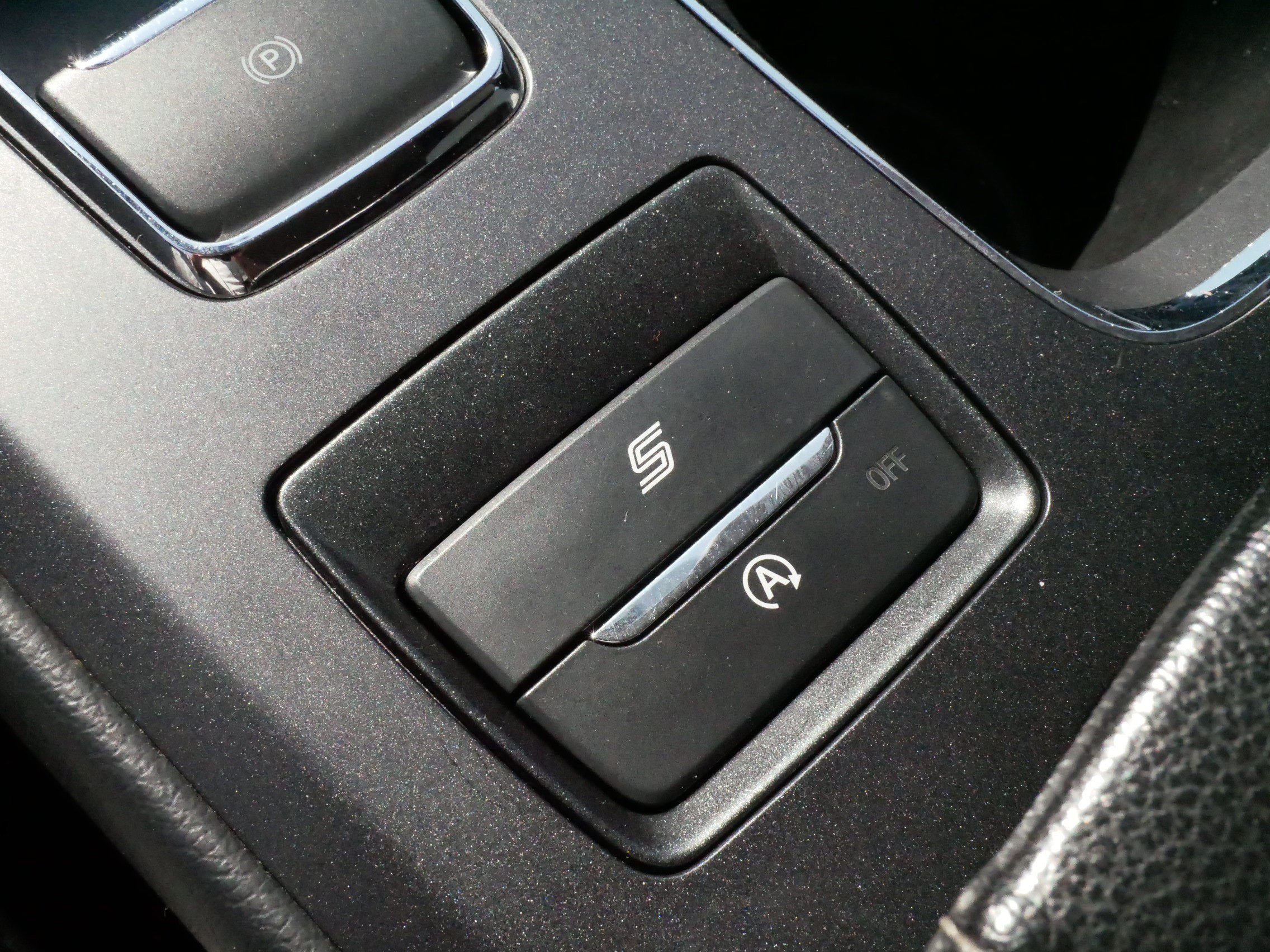 Used 2020 Magnetic Metallic Ford SE image 25