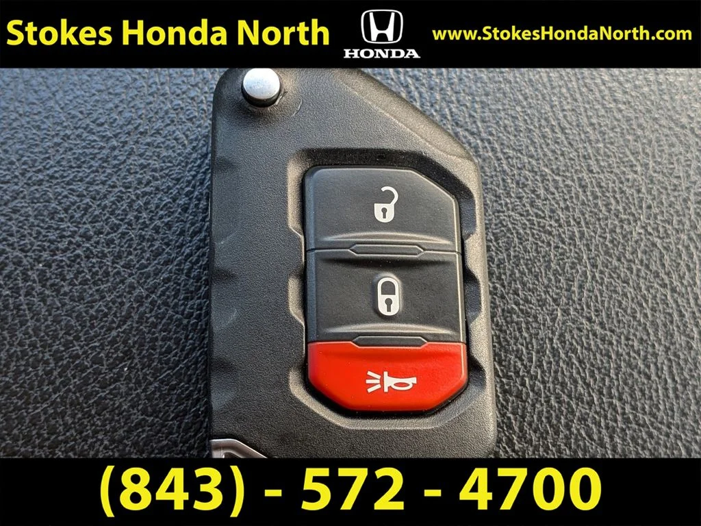 Used 2020 White Jeep Sport S image 27