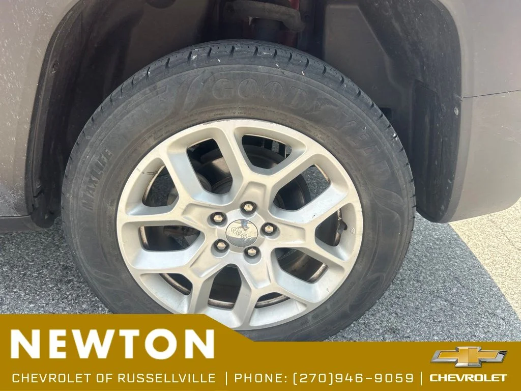 Used 2018 Colorado Red Jeep Latitude image 19