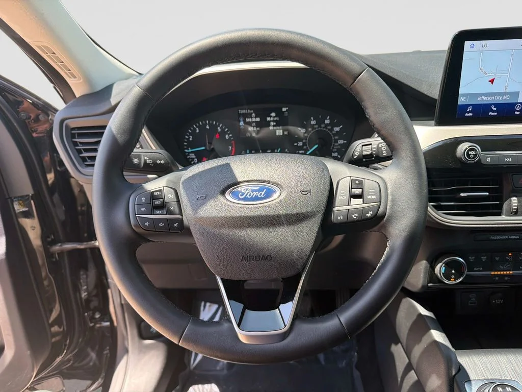 Used 2022 Agate Black Metallic Ford SE image 30