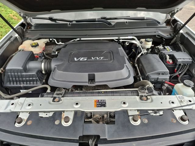 Used 2016 Silver Chevrolet Z71 image 28