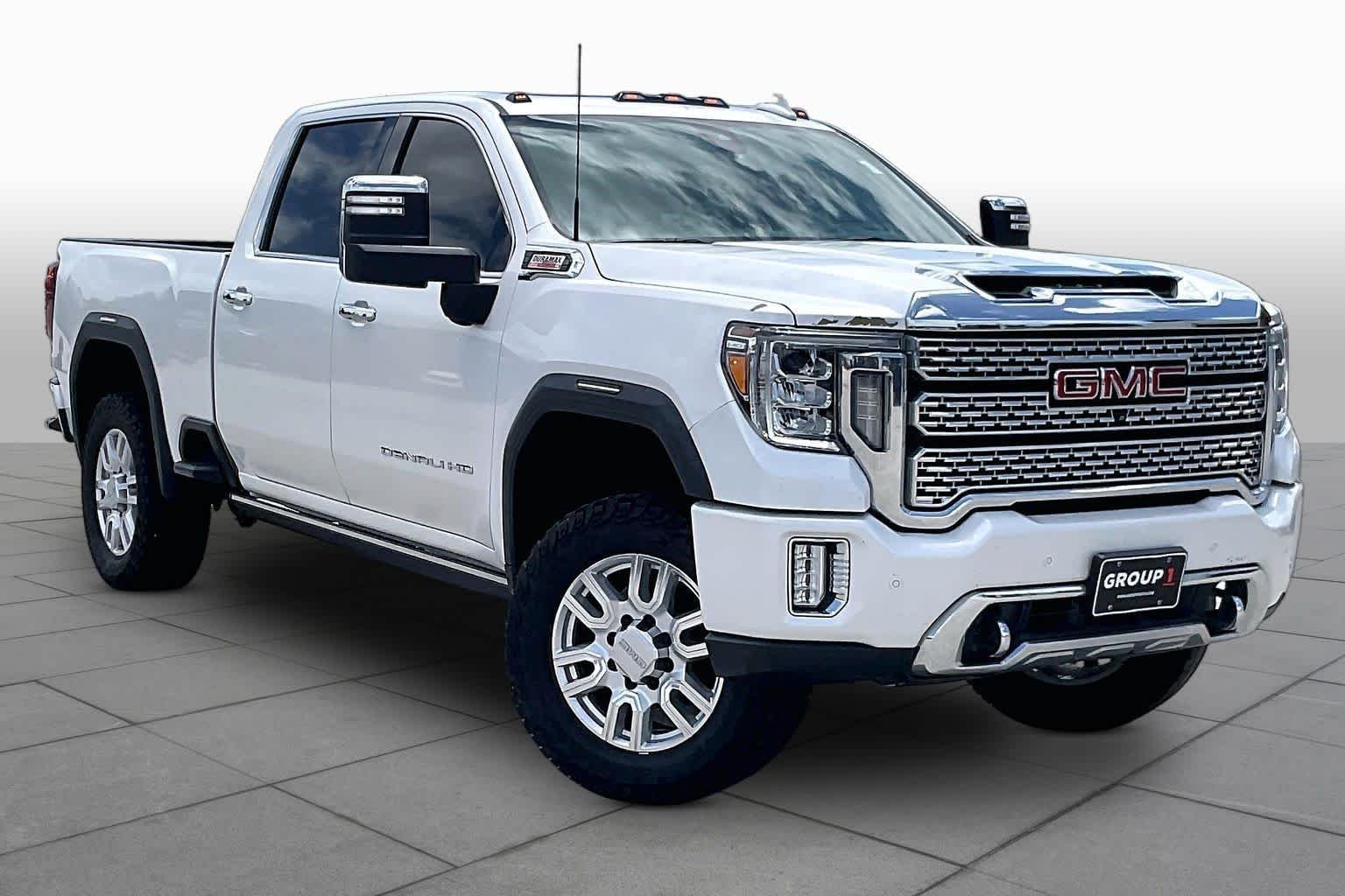 Used 2022 White Frost Tricoat GMC Denali image 2