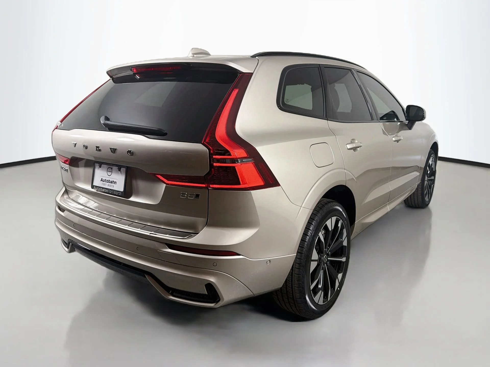 New 2026 Bright Dusk Volvo Plus image 5