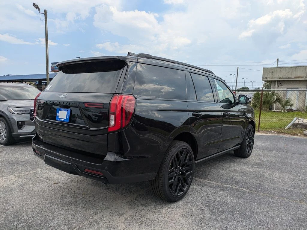 New 2026 Black Ford Platinum image 4