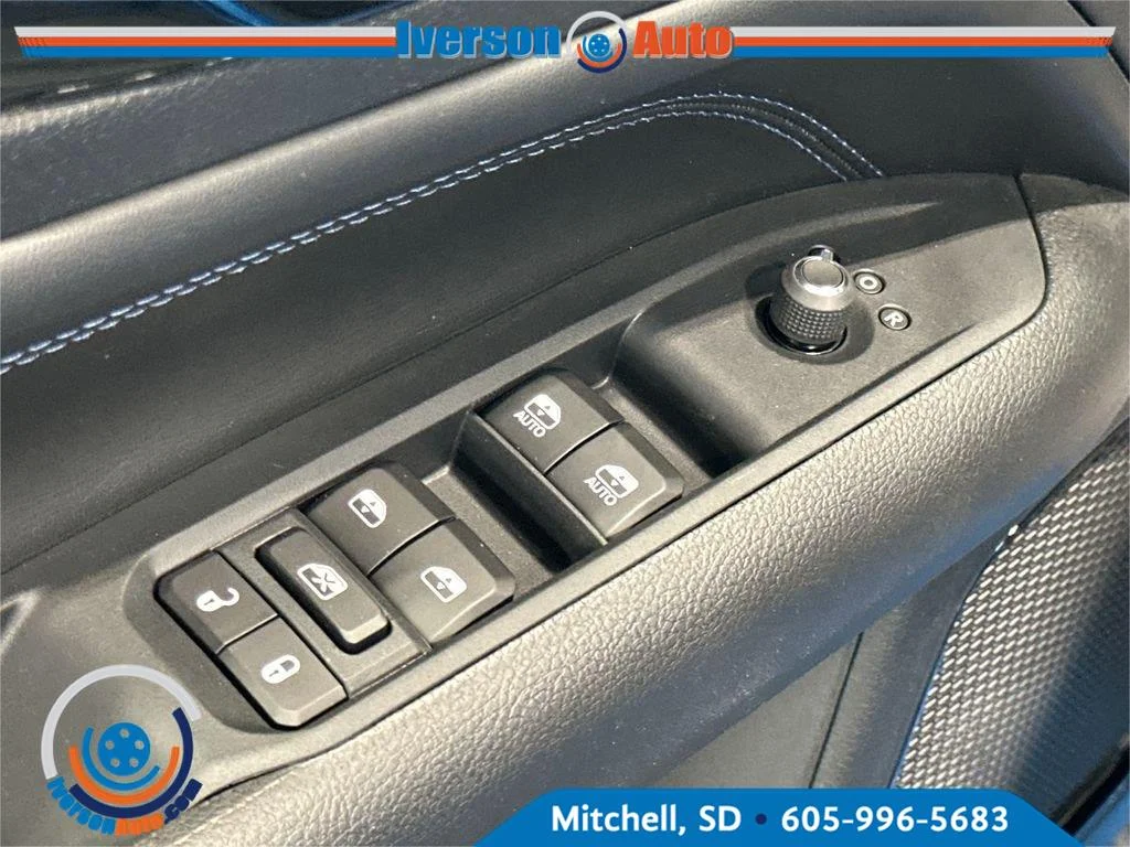 New 2026 Hydro Blue Pearlcoat Jeep Limited Altitude image 15