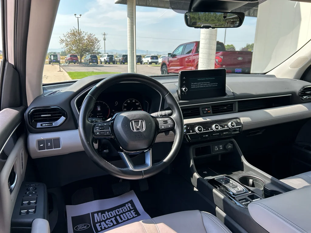 Used 2024 White Honda EX-L 7 Passenger image 9