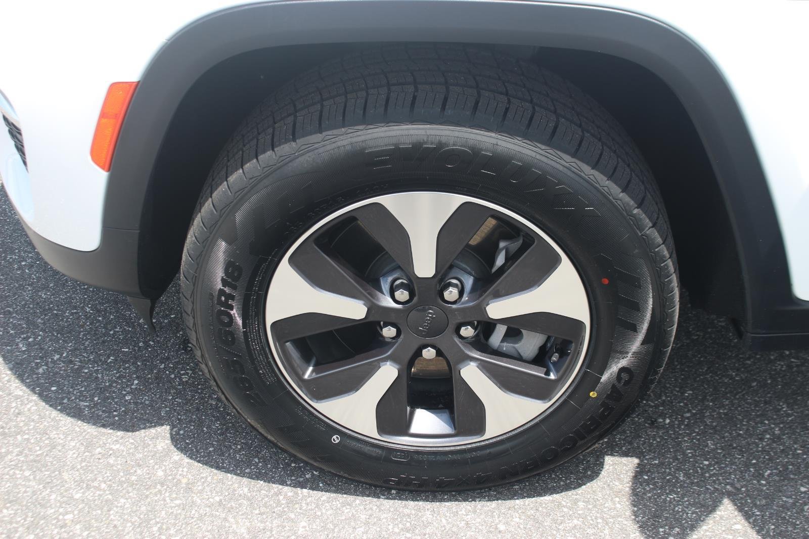 Used 2024 White Jeep 4x4 image 41