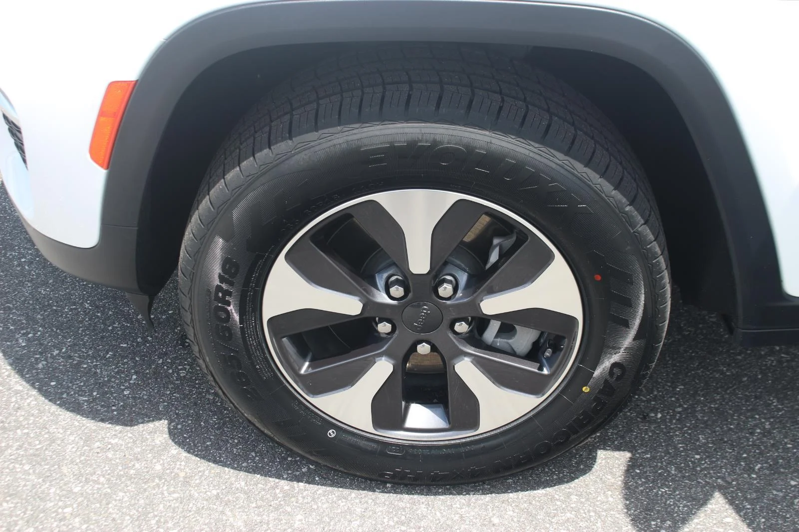 Used 2024 White Jeep 4x4 image 41