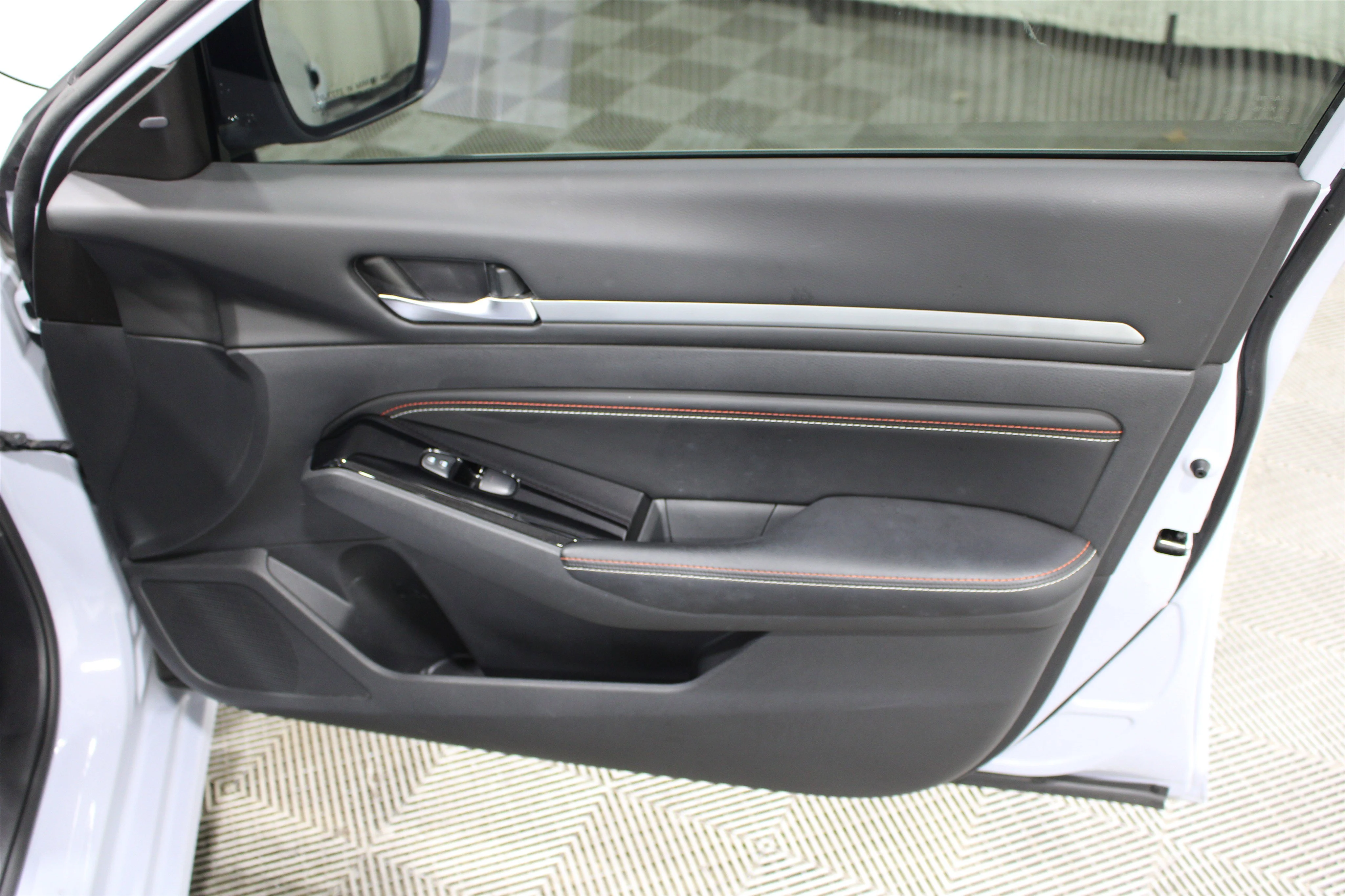 2023 Nissan Altima SR - Photo 26