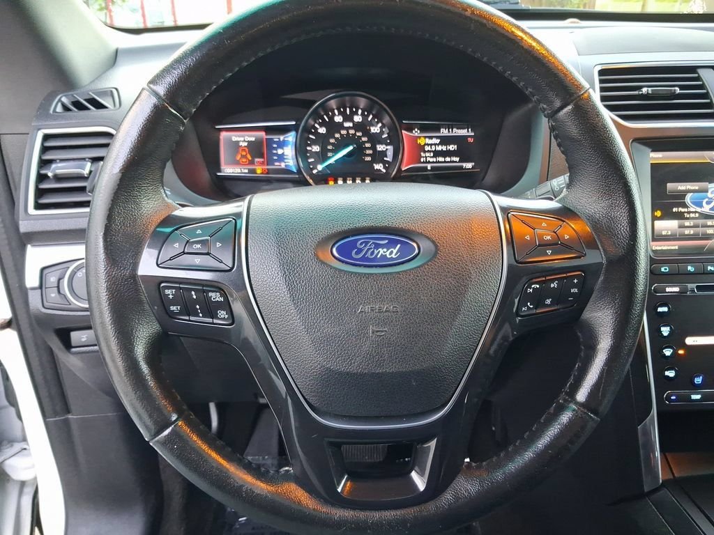 Used 2016 White Ford Limited image 20