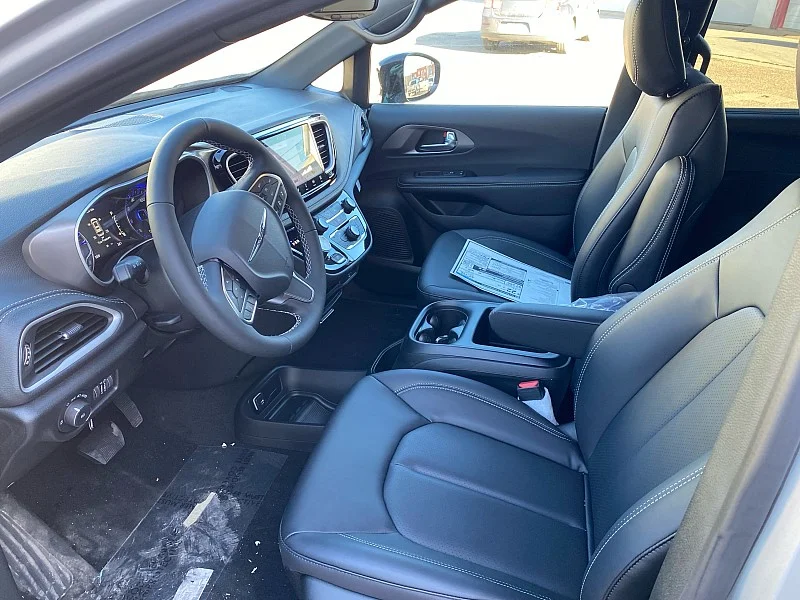 2026 Chrysler Pacifica Select - Photo 9
