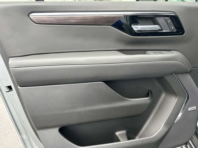 2026 Chevrolet Suburban Premier - Photo 17
