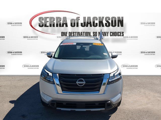 Used 2024  Nissan SL image 3