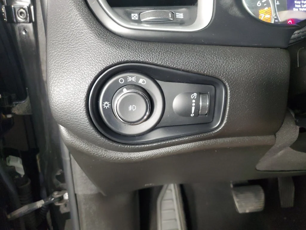 Used 2021 Black Jeep Freedom Edition 4x4 image 27