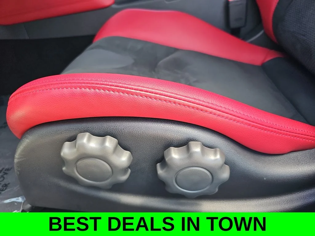 Used 2025 White Nissan Performance image 28