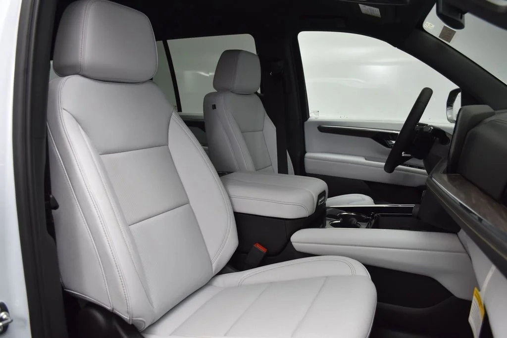 New 2026 Polar White Tricoat Chevrolet Premier image 28