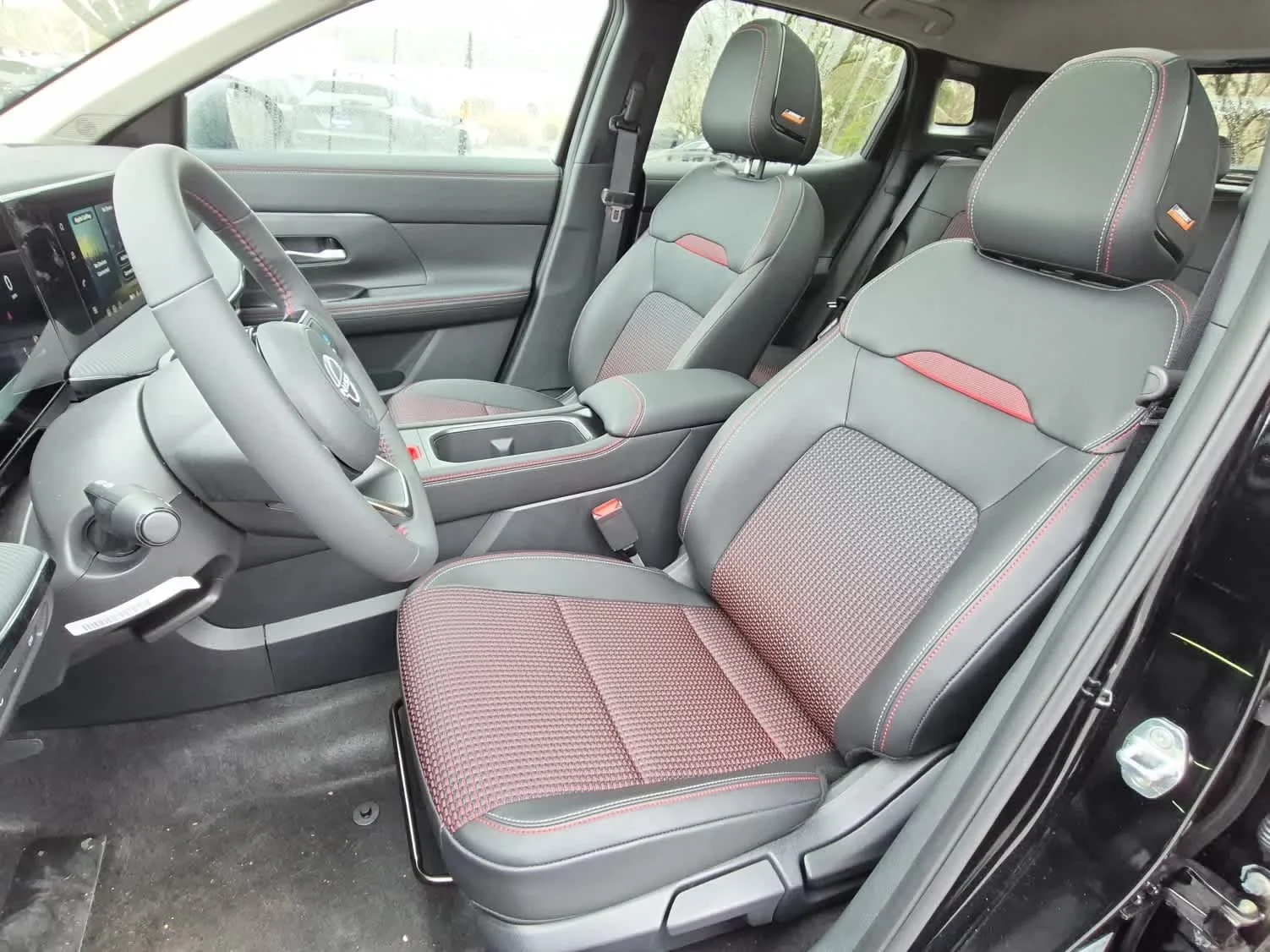 2026 Nissan KICKS SR - Photo 10