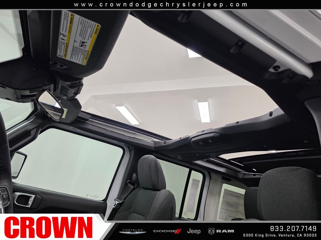 New 2026 Bright White Clear-Coat Exterior Paint Jeep  image 14