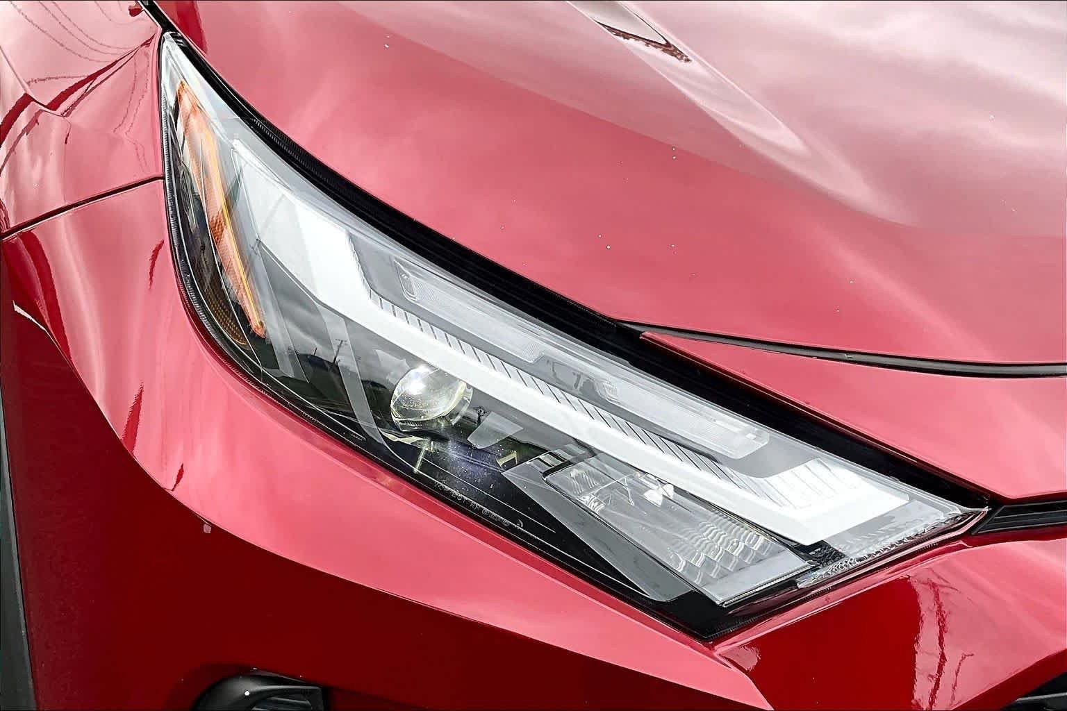 Used 2025 Ruby Flare Pearl Toyota XLE image 28