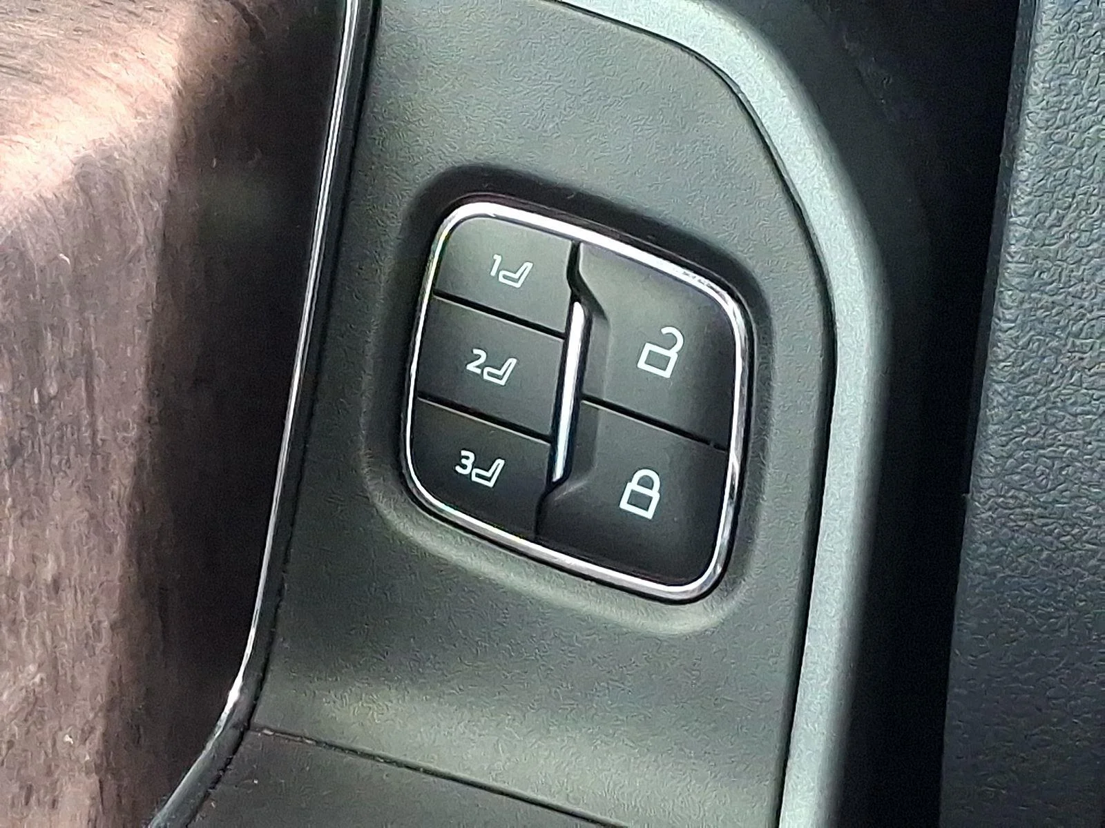 Used 2024 Carbonized Gray Metallic Ford LARIAT image 24
