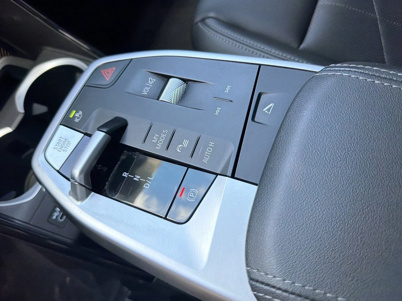 Used 2024 Mineral White Metallic BMW xDrive28i image 33