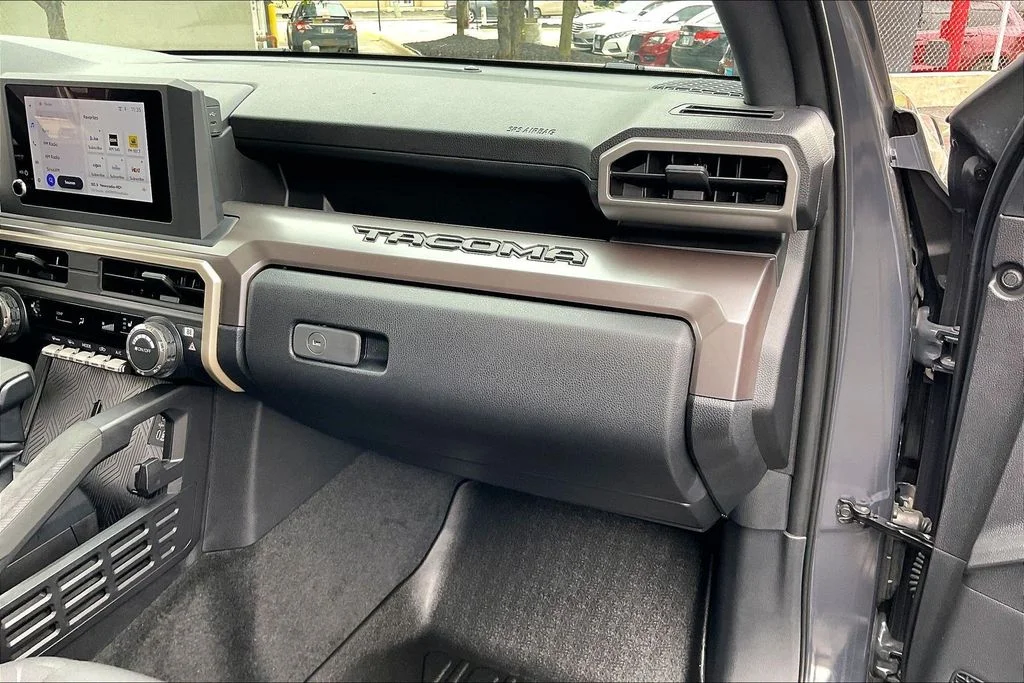 Used 2024  Toyota SR5 image 14