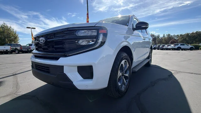 New 2027 Star White Metallic Tri-Coat Ford Active image 9