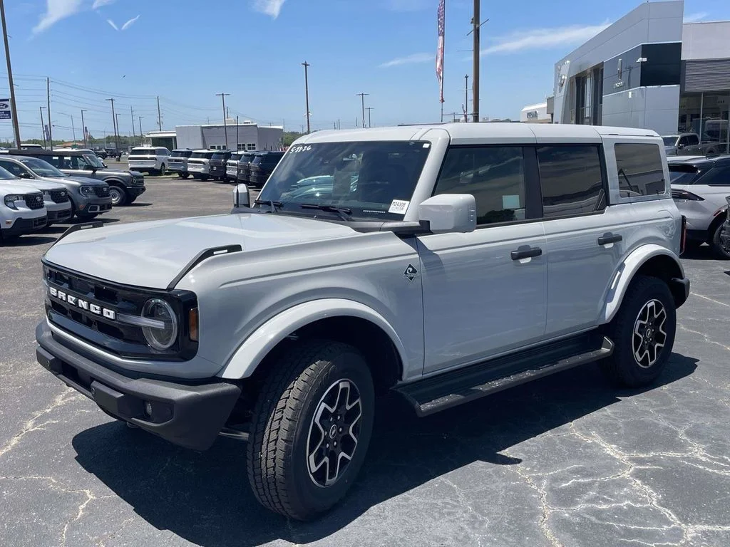 New 2026 White Ford Outer Banks image 7