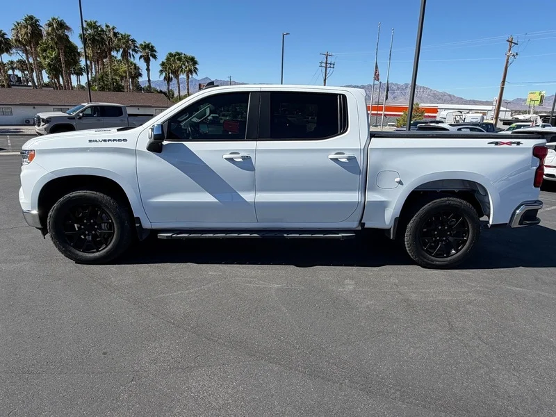 Used 2024 Summit White Chevrolet LT image 6