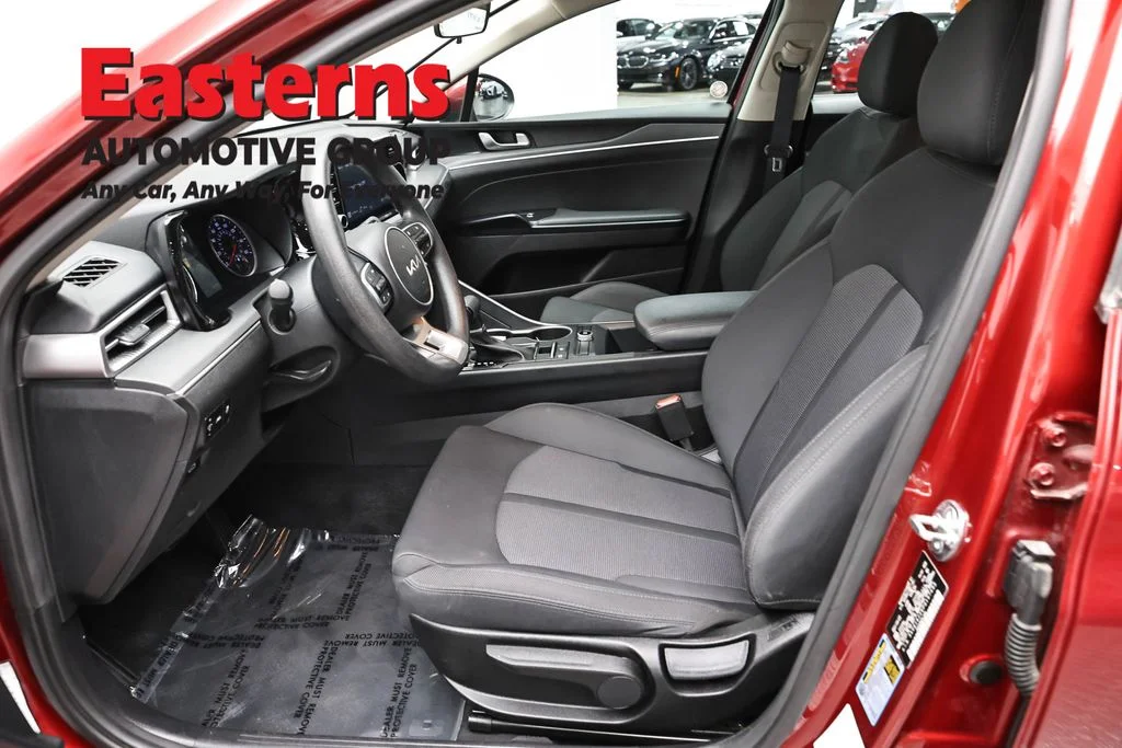 Used 2023 Red Kia LXS image 13