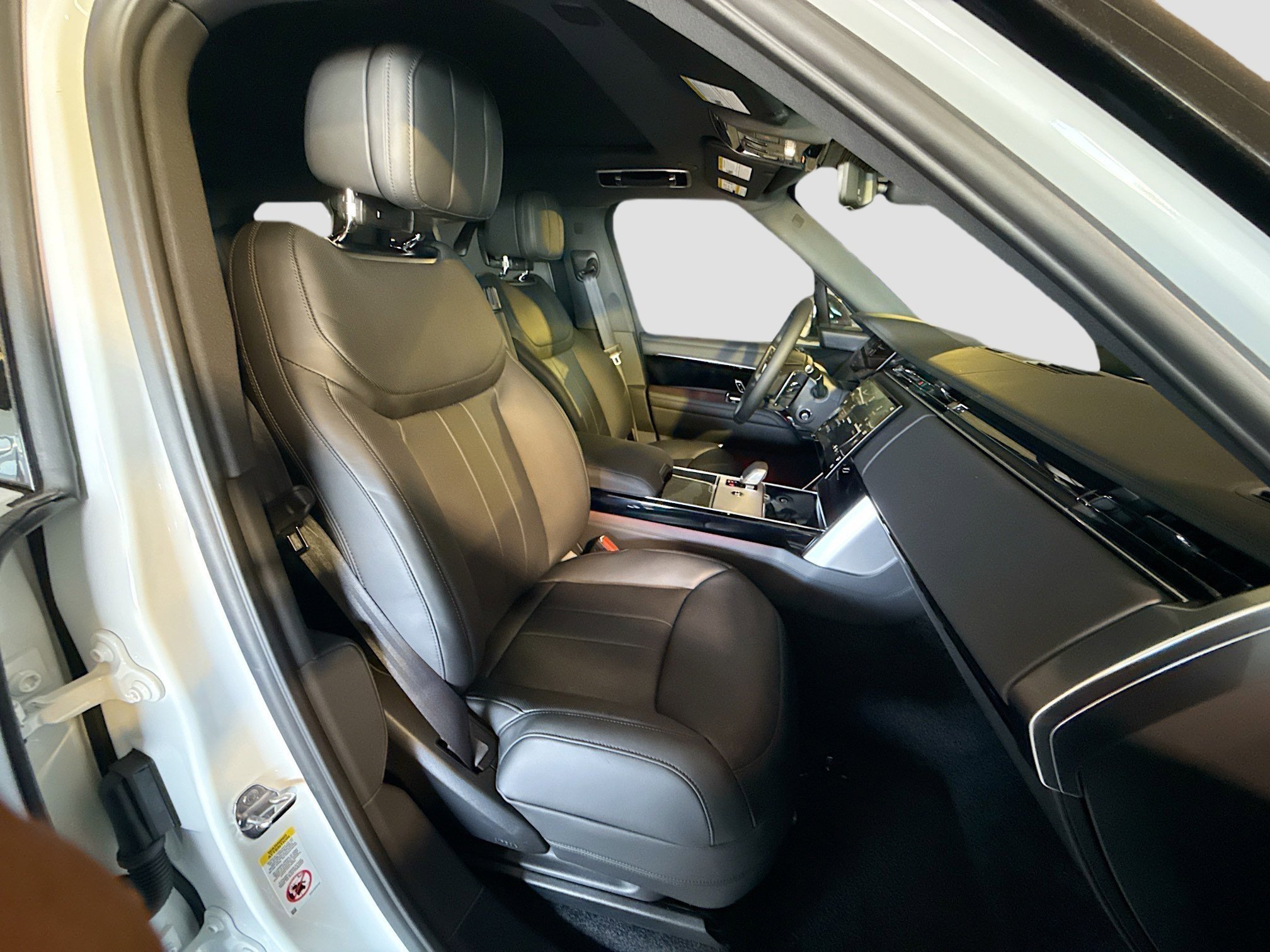 New 2026 Fuji White Land Rover SE image 14