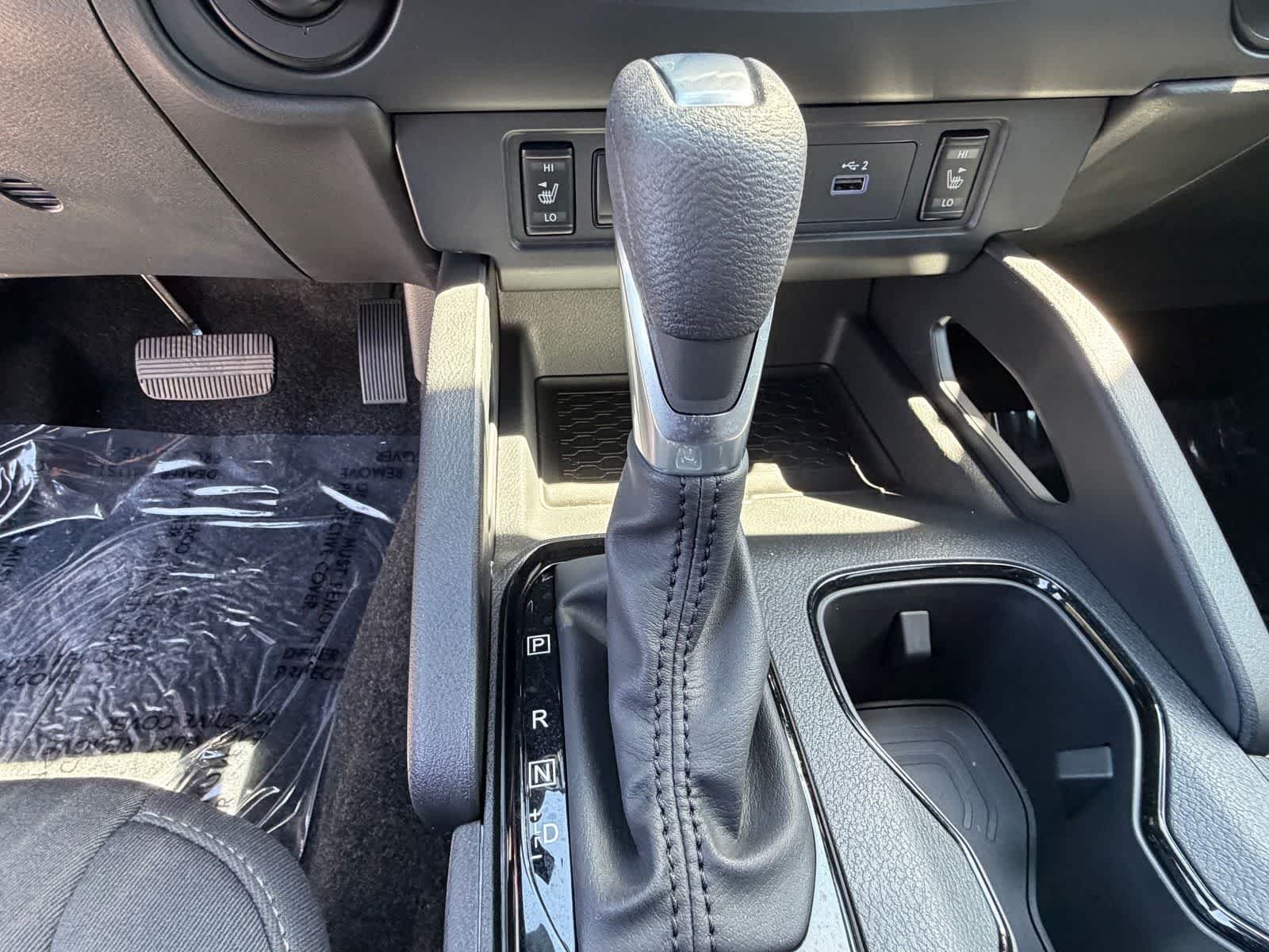 Nueva imagen del Nissan Crew Cab SV Red Alert 2026 21