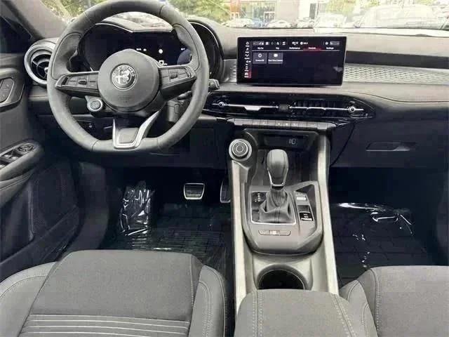 New 2025 Milano White Exterior Paint Alfa Romeo  image 7