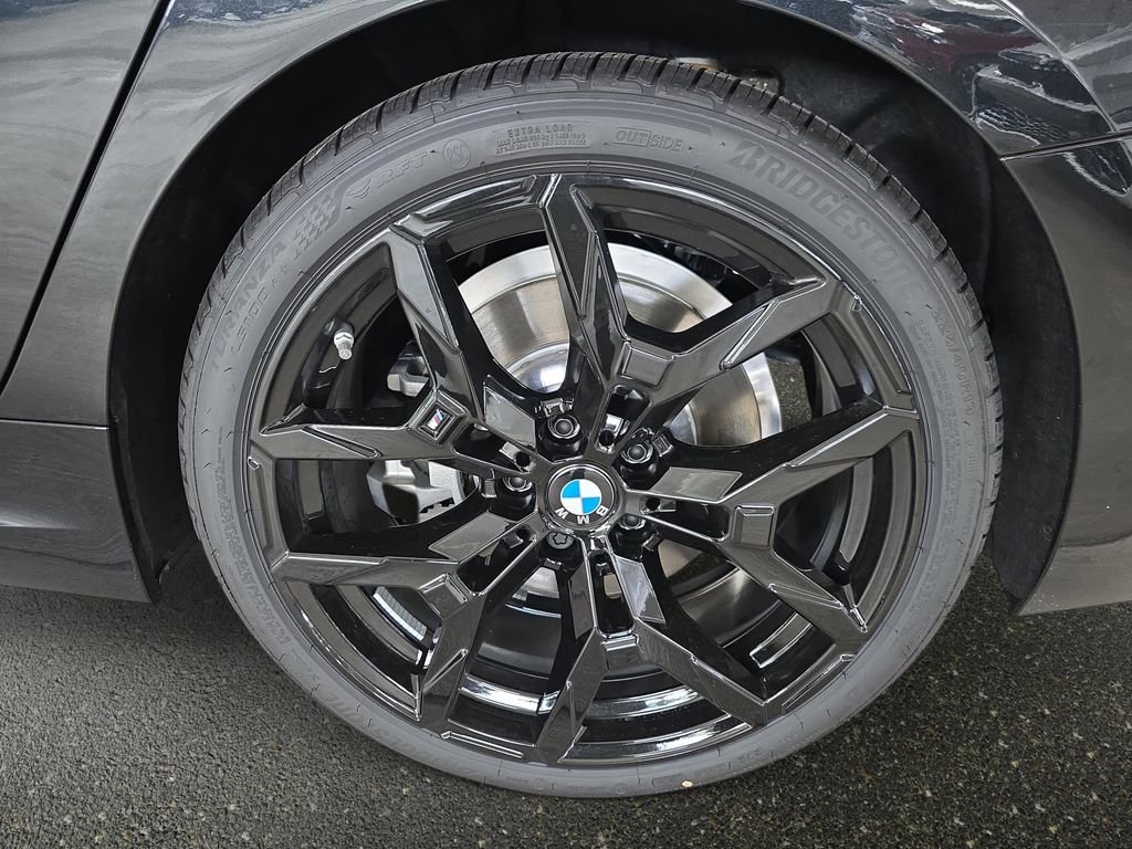 New 2026 Black Sapphire Metallic BMW 330i xDrive image 21