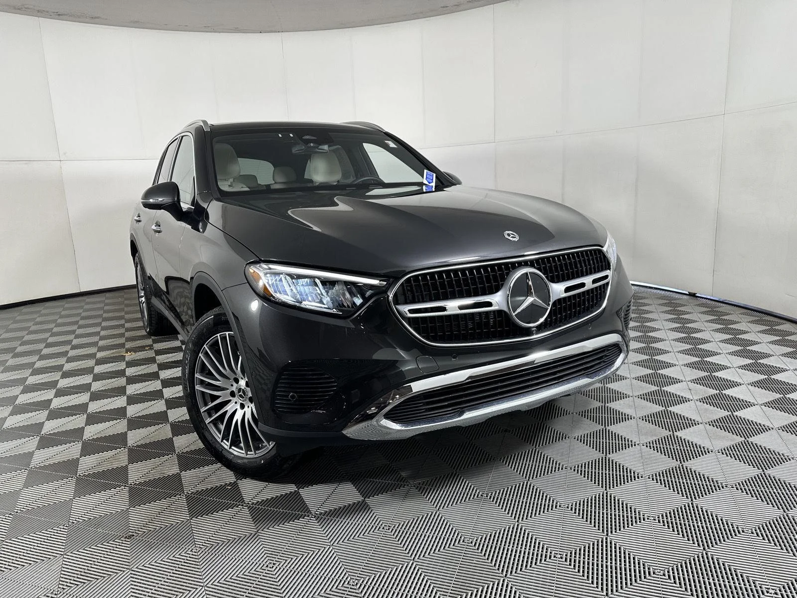 Used 2026  Mercedes-Benz GLC 300 image 25