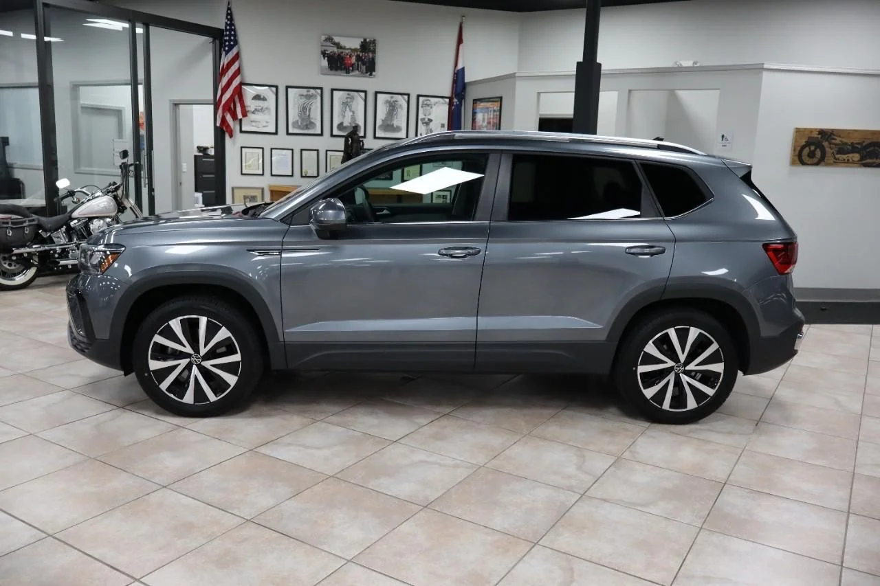 Used 2022 Platinum Gray Metallic Volkswagen 1.5T SE 4Motion image 2