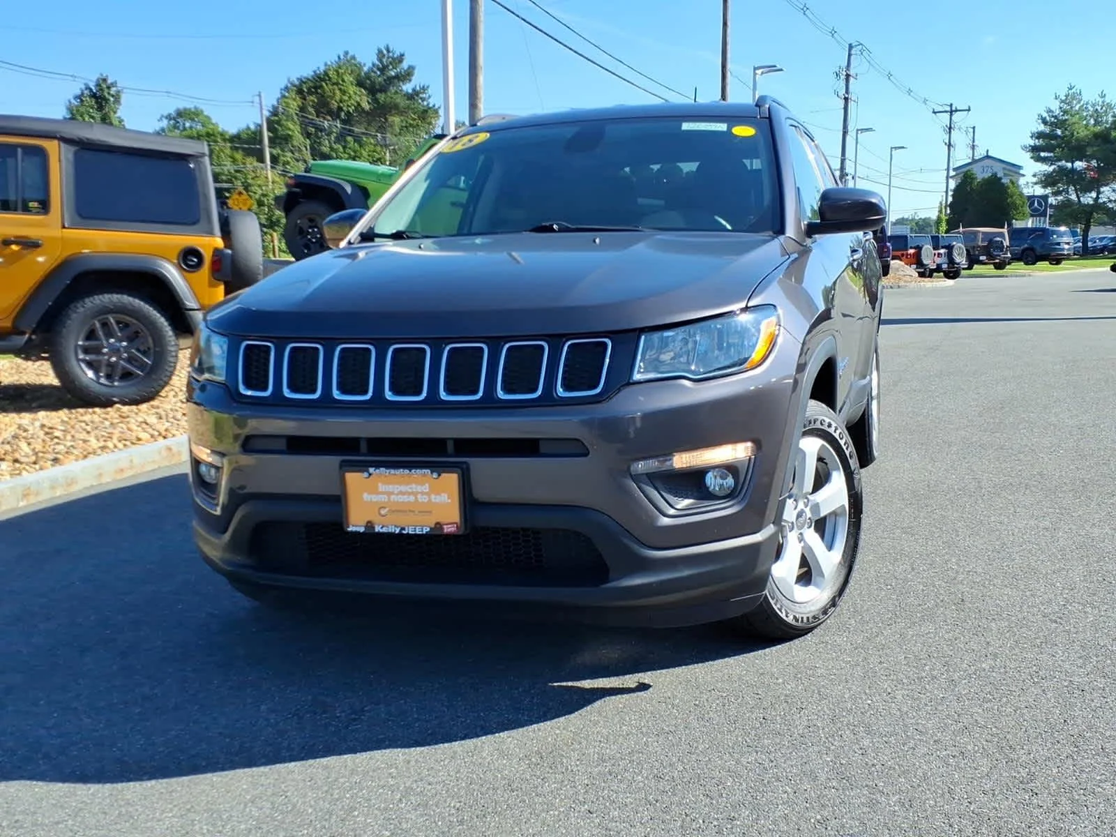 Certified Used 2018 Granite Crystal Met. Clear Coat Jeep Latitude image 2