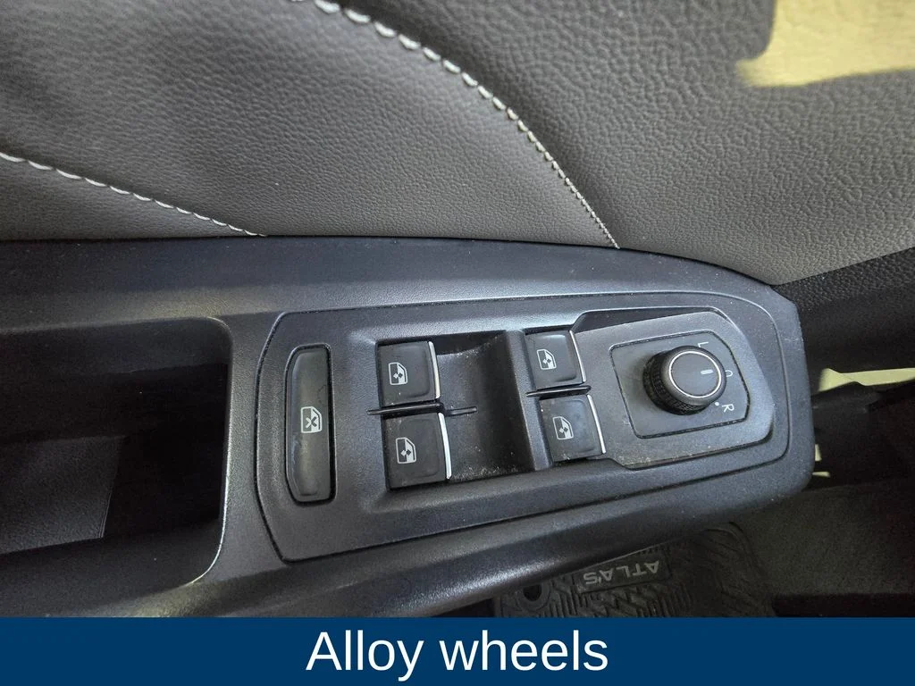 Used 2021 Gray Volkswagen 3.6L V6 SE w/Technology R-Line image 19
