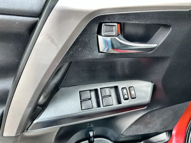Used 2017 Red Toyota XLE image 16