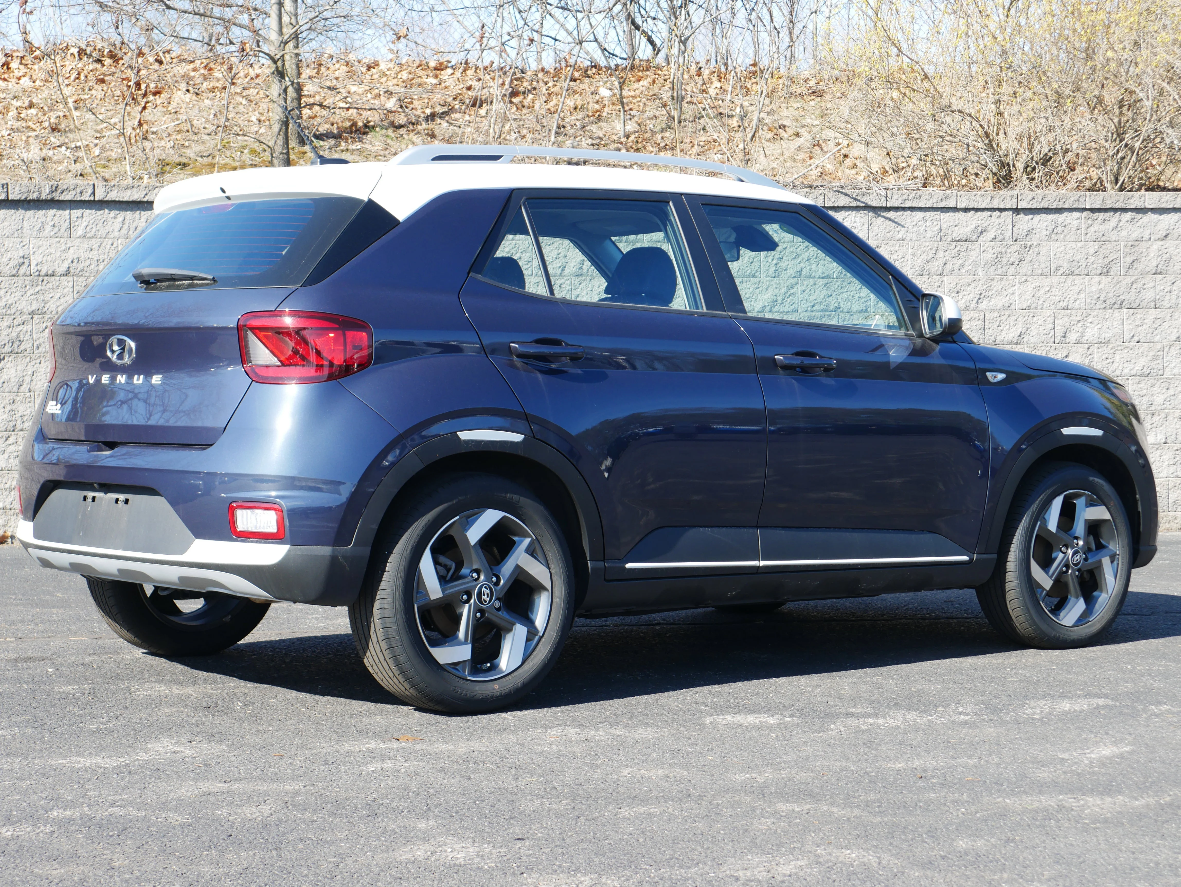 2024 Hyundai Venue Limited - Photo 7