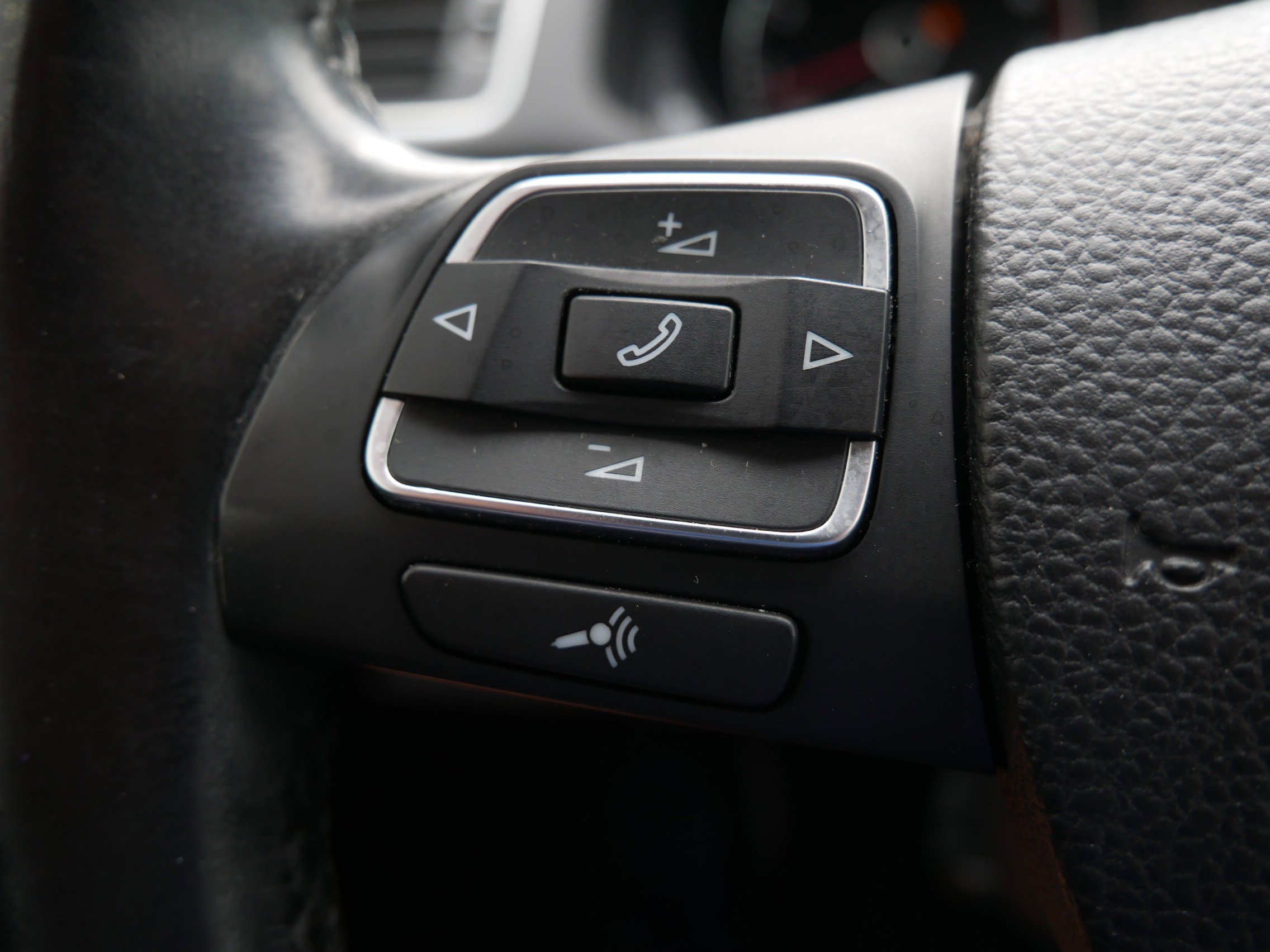 Used 2014 Black Volkswagen SE w/Snrf/Nav image 27