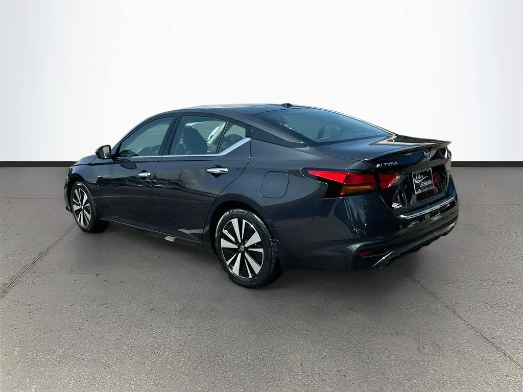 Used 2020 Blue Nissan 2.5 SV image 5