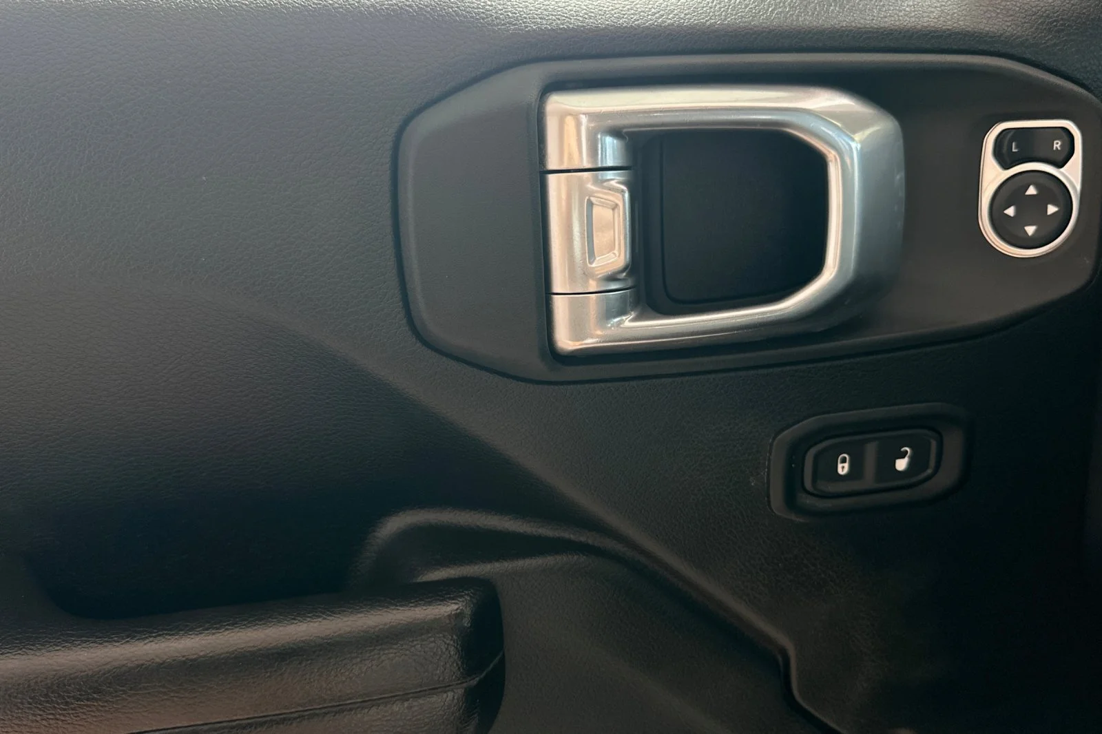 Used 2021 White Jeep Rubicon image 10