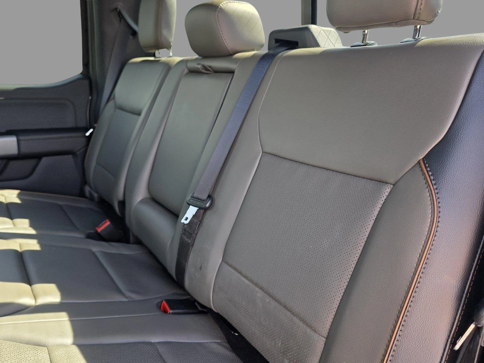 Used 2025 Carbonized Gray Ford LARIAT image 29