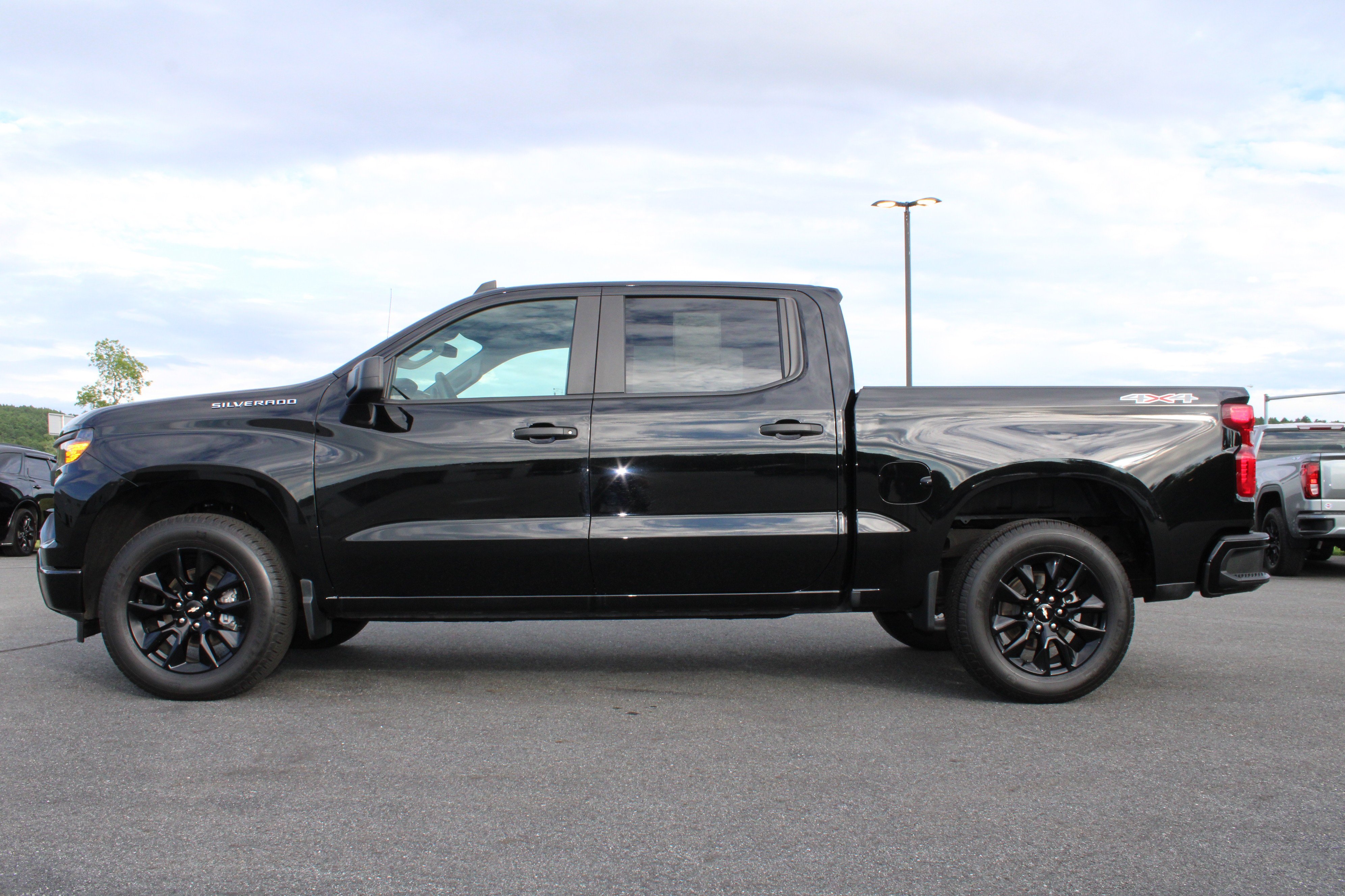 Used 2023 Black Chevrolet Custom image 13