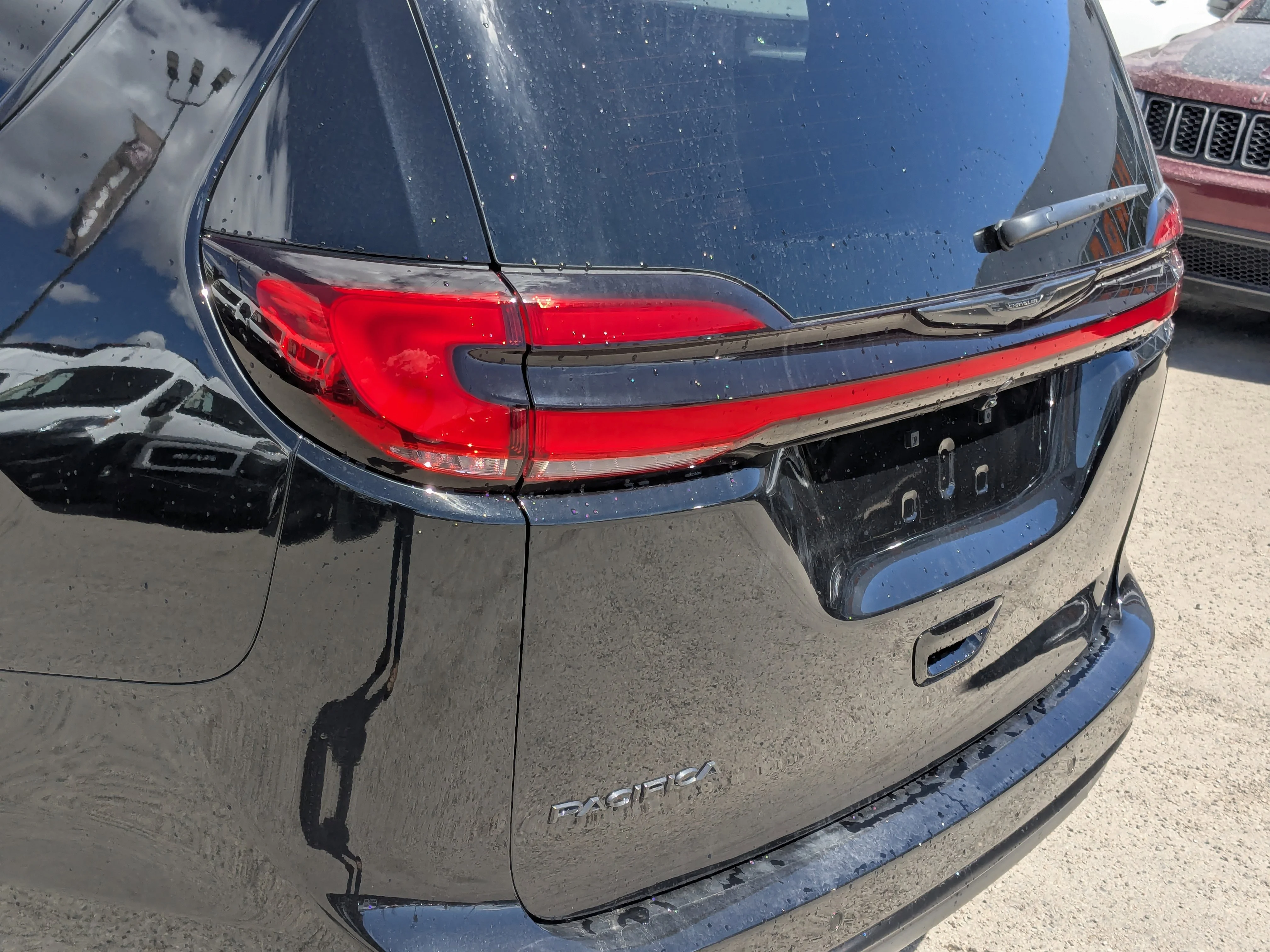 New 2026 Black Chrysler Select - - 360 Camera - FAV Edition - Power Liftgate - Remote Start & tons more! image 10