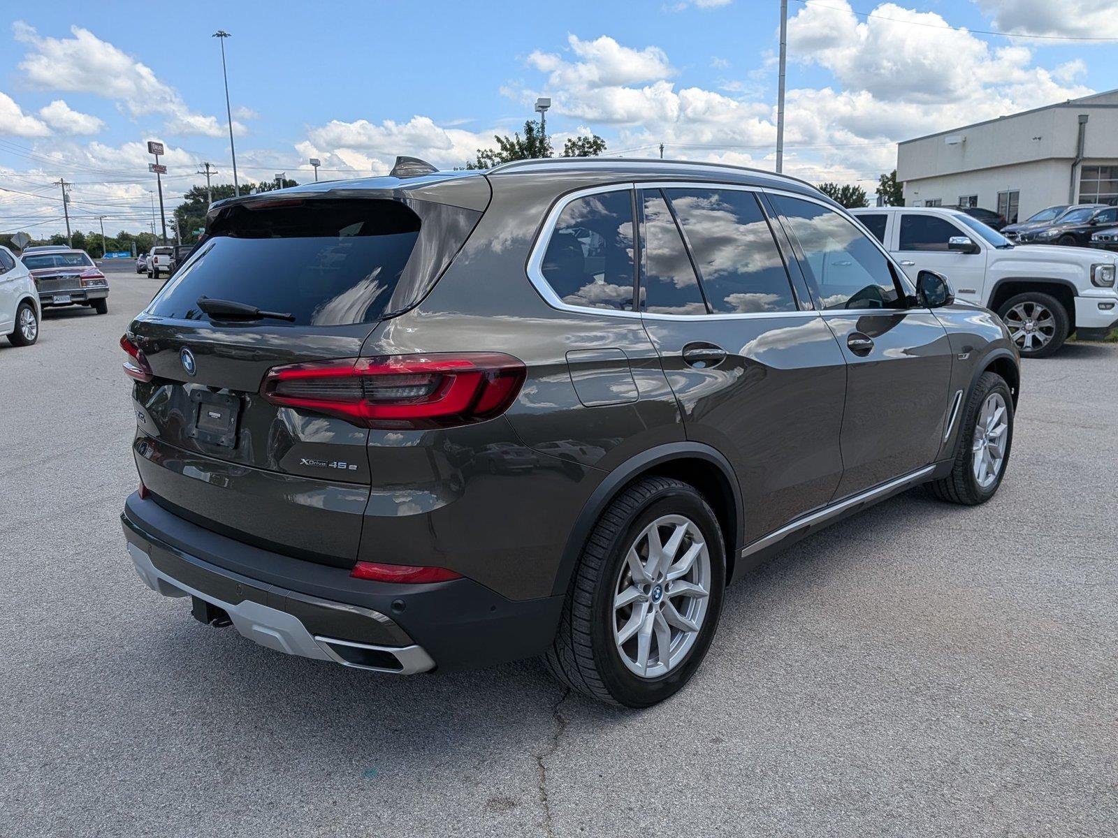 Used 2022 Manhattan Green Metallic BMW xDrive45e image 5