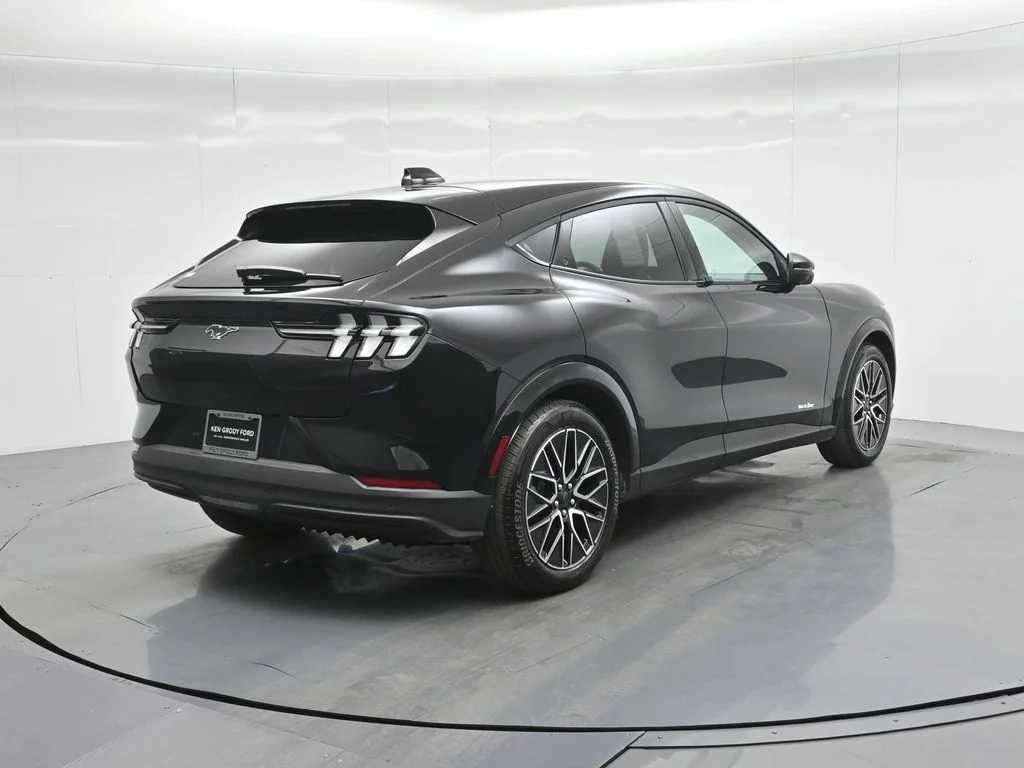 Used 2025 Black Ford Premium image 30