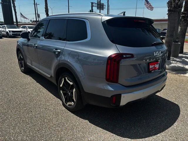 Used 2023 Silver Kia S image 4