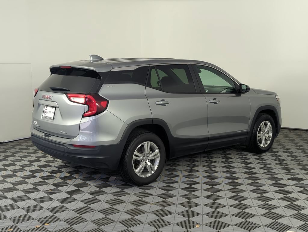 Used 2024 Sterling Metallic GMC SLE image 6